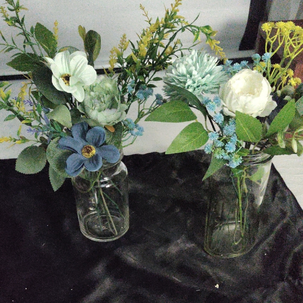 Elegant Floral Arrangement in Glass Vase